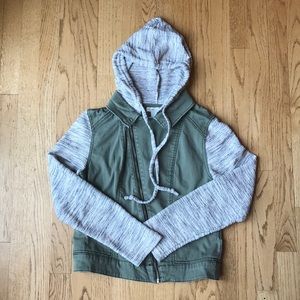 Hooded sweatshirt/jacket - medium